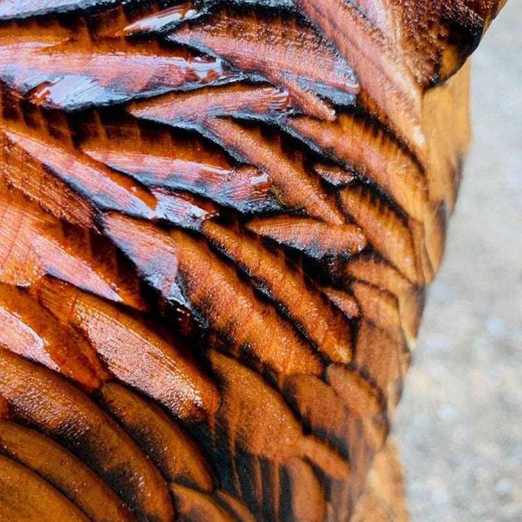 Cedar Carved Bear Chainsaw Carving with Solar Lantern-xinru