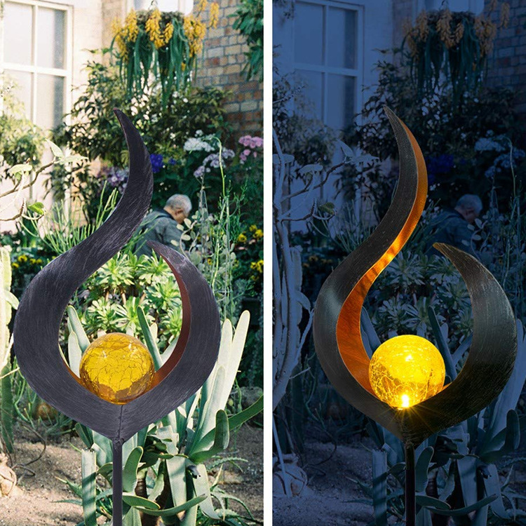 Solar Powered Metal LED Exterior Garden Light Outdoor Flame Effect Feature Lawn Ornament Solar Garden Lamp Warm White