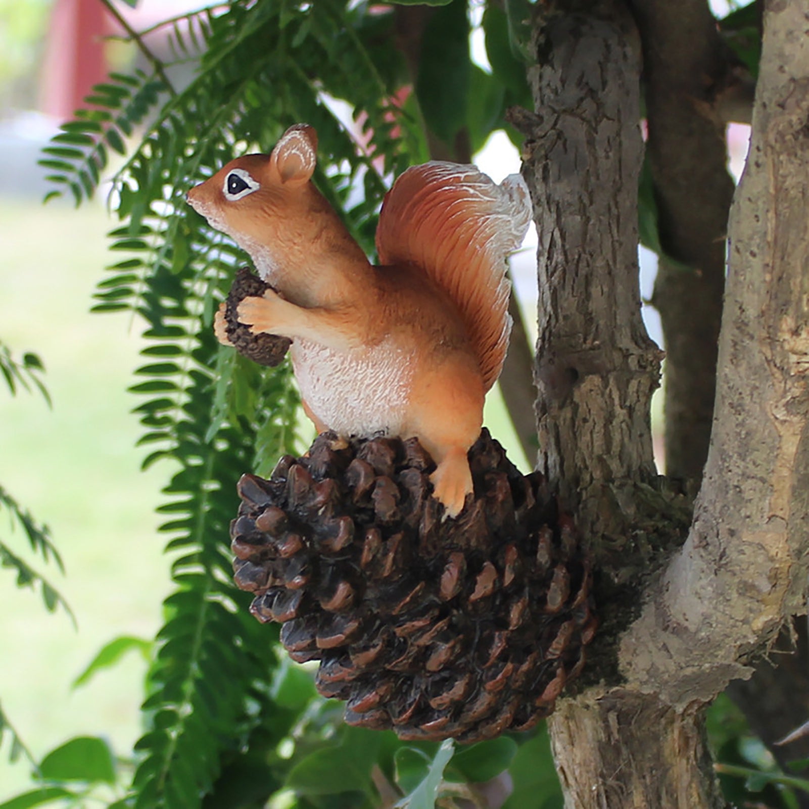 Realistic Resin Squirrel Animal Statue Tree Pendant Wall Garden Ornament-xinru