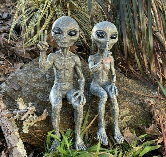 Garden Mini Alien Resin Statue-xinru