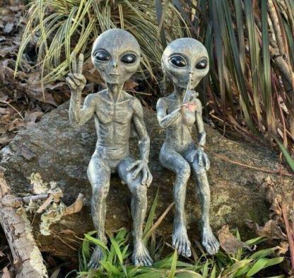 Garden Mini Alien Resin Statue-xinru