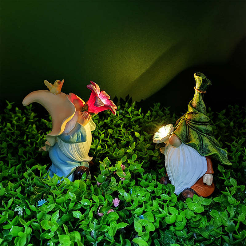 Garden Gnome Statue Playing Flower With Solar LED Lights-xinru