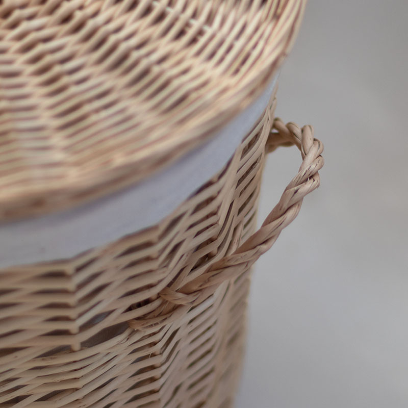 Hand-woven rattan clothes storage basket with lid for living room