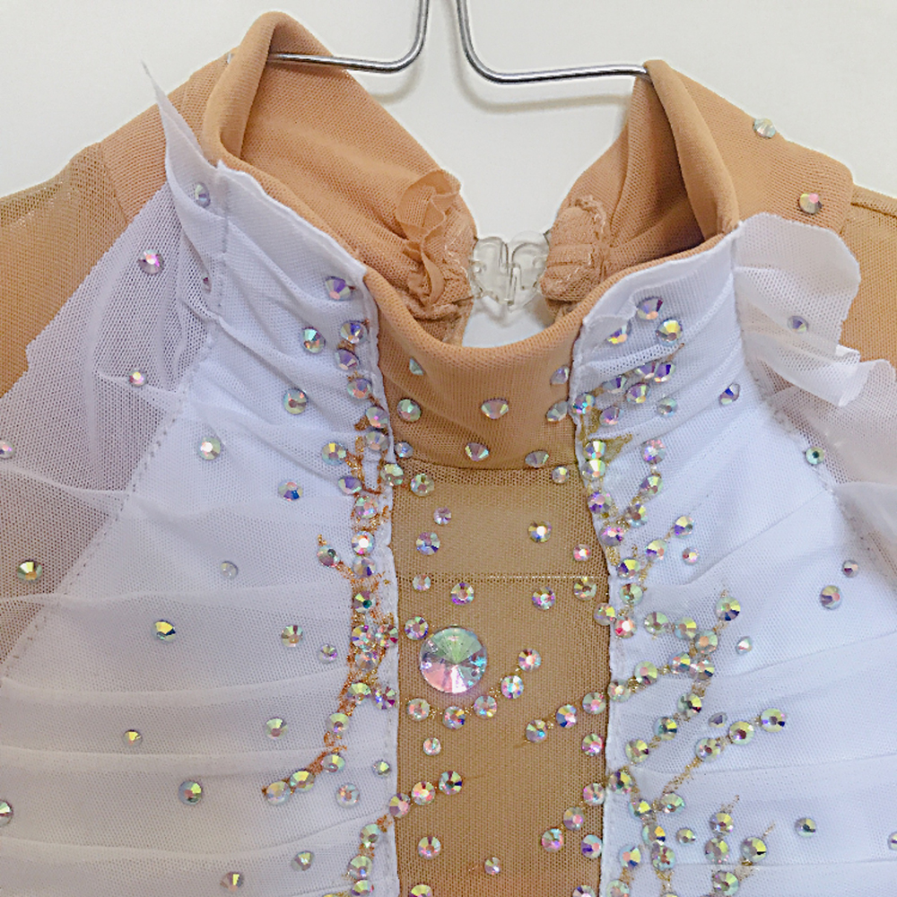 LIUHUO Ice Figure Skating Dance Dress Women's White Folded Fabric Fashion Training Competition Skating Wear Handmade Crystal / Rhinestone Solid Color Long Sleeve Ice Skating Costumes