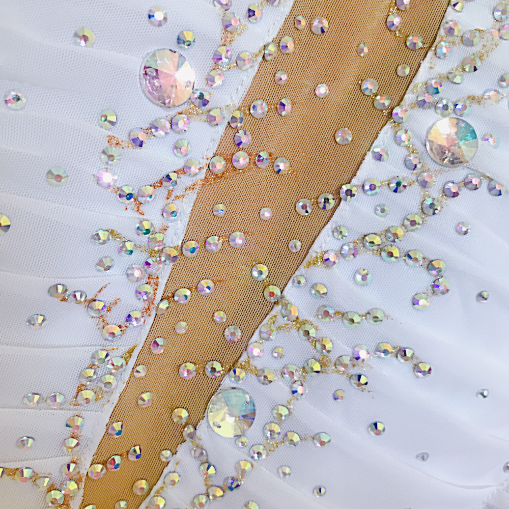 LIUHUO Ice Figure Skating Dance Dress Women's White Folded Fabric Fashion Training Competition Skating Wear Handmade Crystal / Rhinestone Solid Color Long Sleeve Ice Skating Costumes