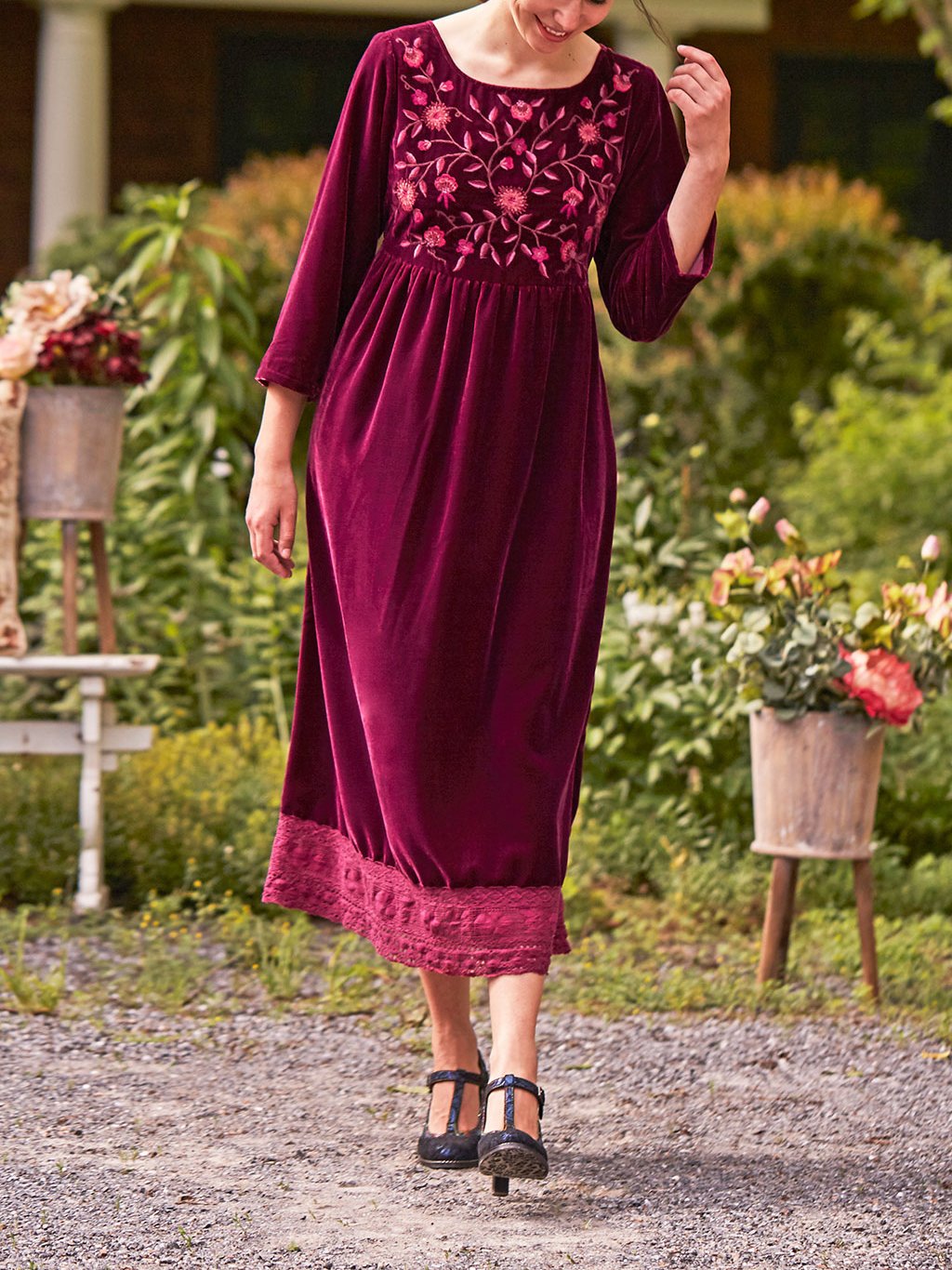 French Style Floral Embroidery Lace Hemline Velvet Dress