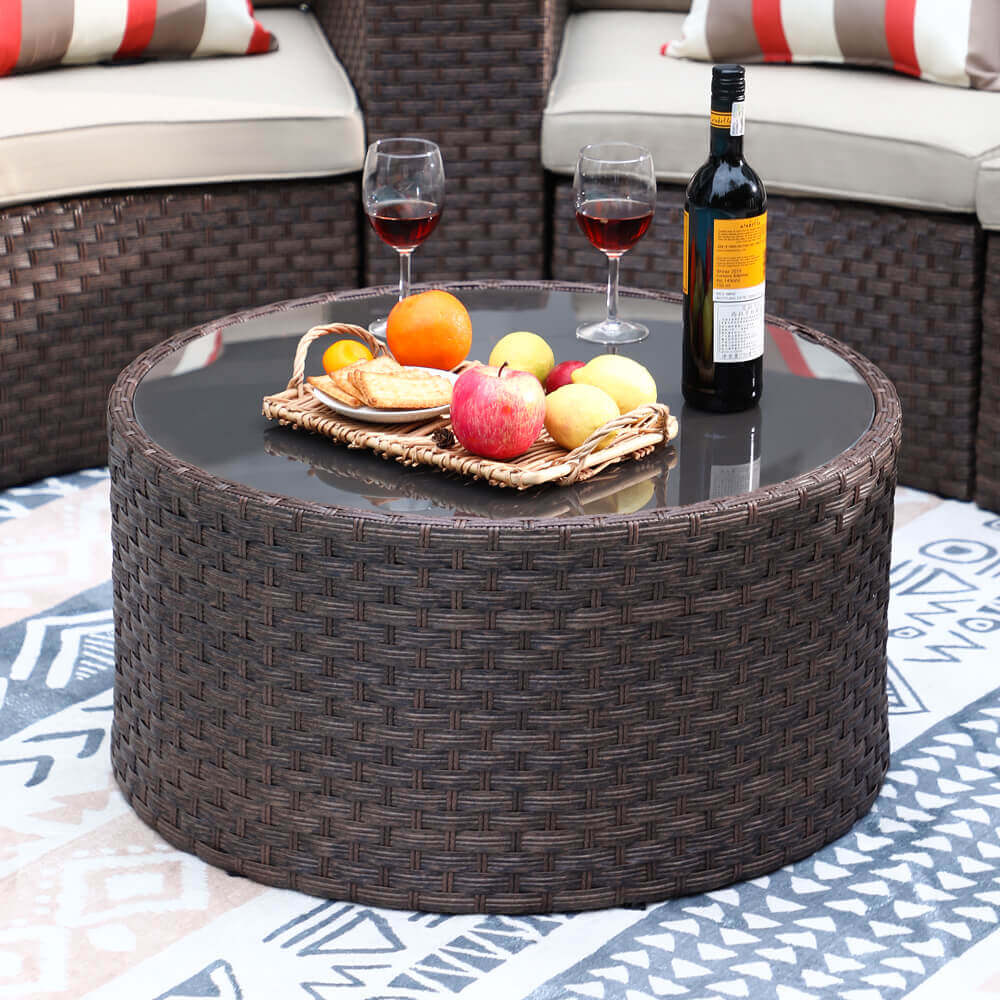 Outdoor Curved Sectionals‘ round table