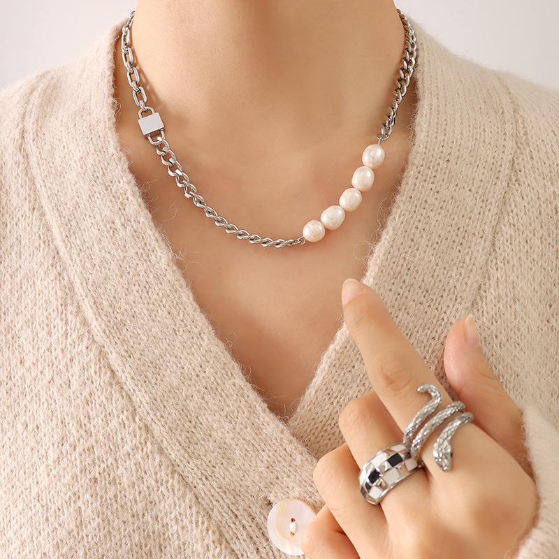 Chunky Chain With Lock & Fresh Water Pearl Splicing Necklace