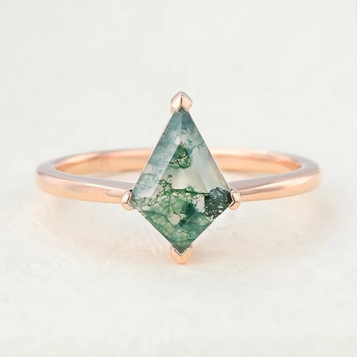 kite shape solitaire moss agate yellow gold