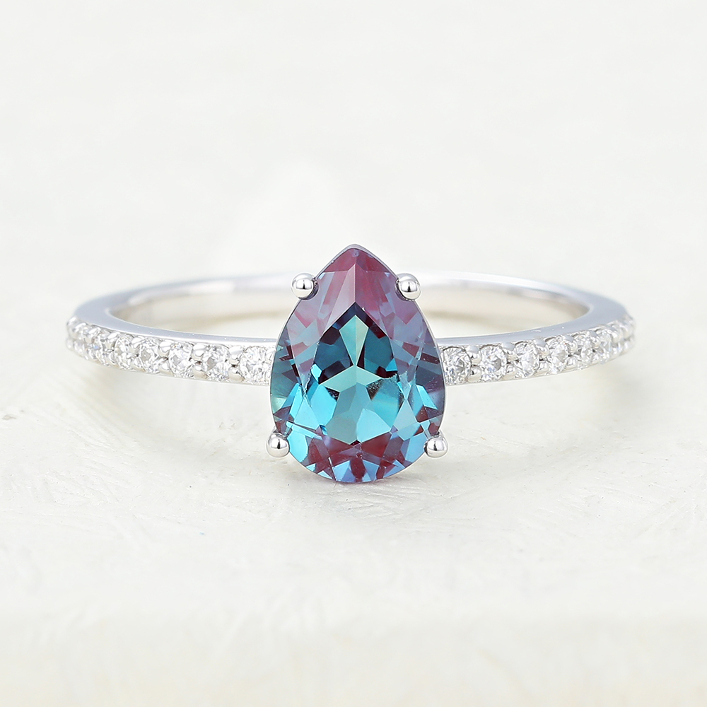 Juyoyo Pear shaped Alexandrite White gold engagement ring