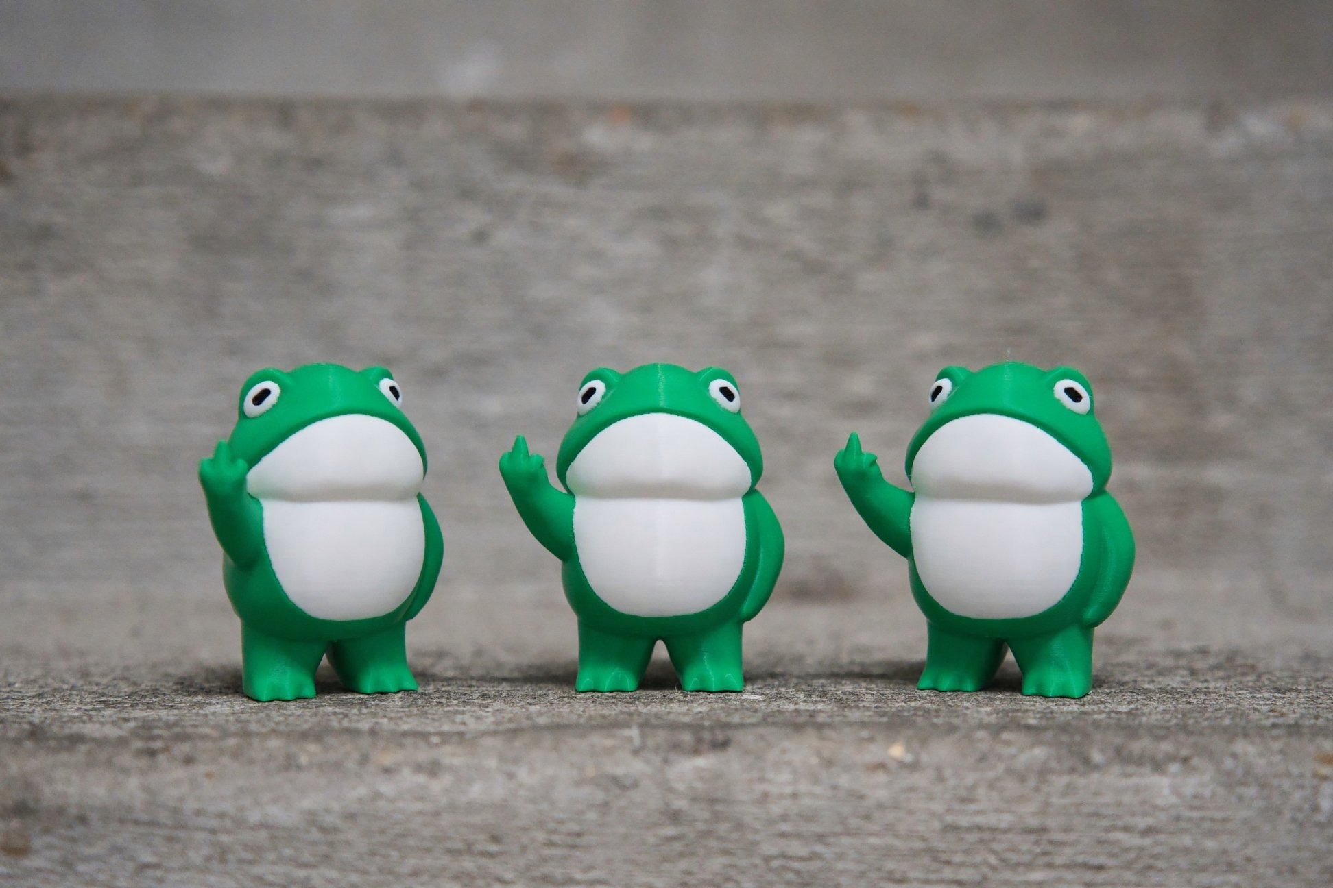 🐸Rebellious Frog Figurine