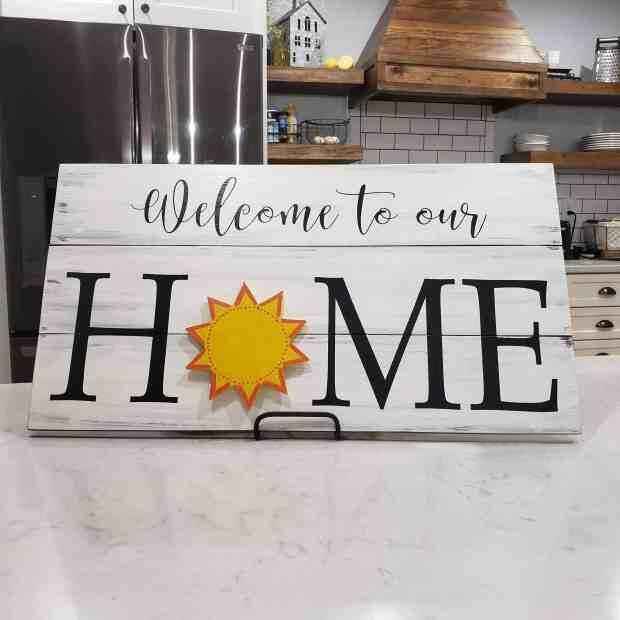 FAMILY SIGN WITH 7 INTERCHANGEABLE PIECES