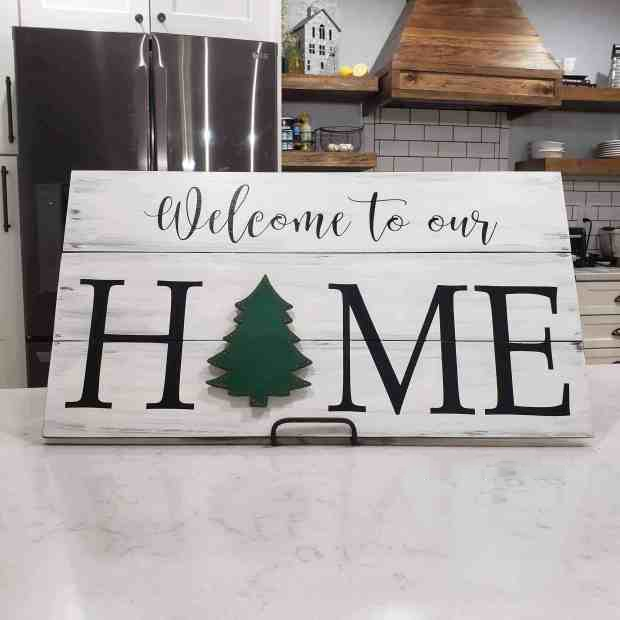 FAMILY SIGN WITH 7 INTERCHANGEABLE PIECES