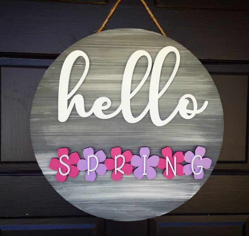 Seasonal interchangeable door hanger