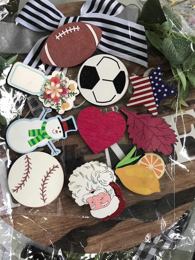 Interchangeable Door Hanging Wreath(With free attachments)