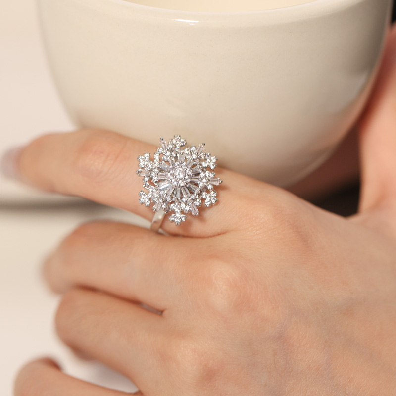 Elegant Rotating Crystal Anxiety Relief Snowflake Ring  -belovejewel.com