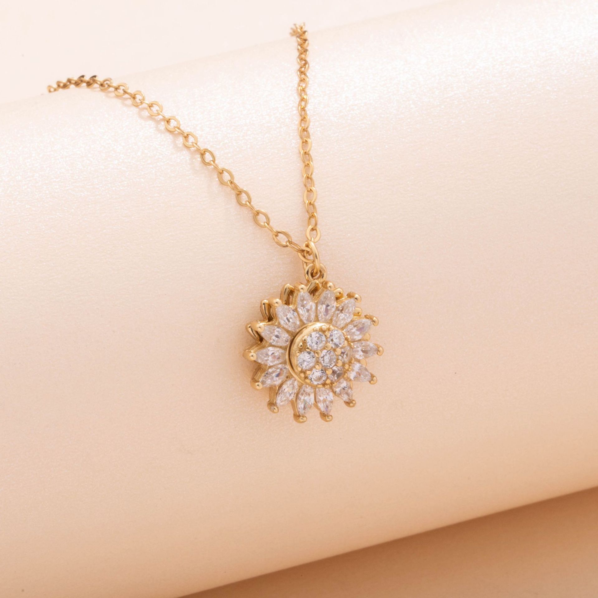 Spinning Sunflower Necklace-belovejewel.com