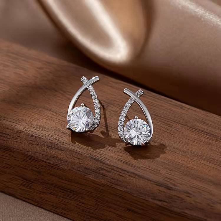 Diamond Round Stud Earrings-belovejewel.com