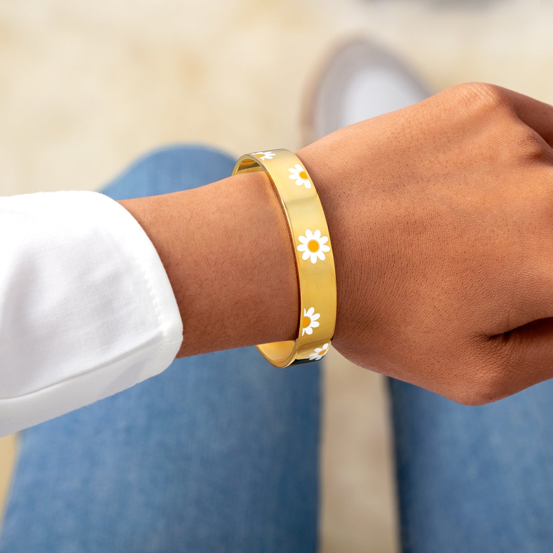 Sisters Are Different Flowers From Same Garden Daisy Bangle-belovejewel.com