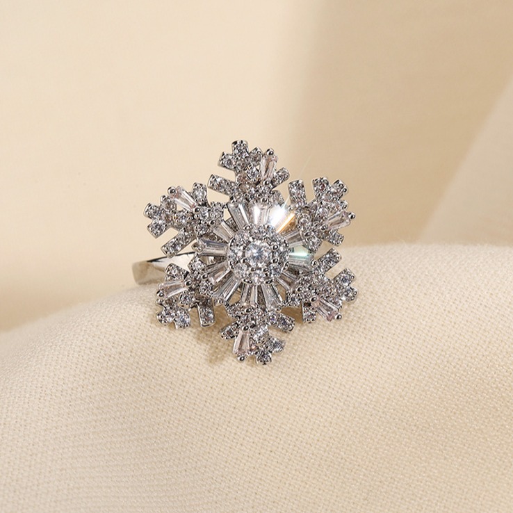 Elegant Rotating Crystal Snowflake Ring -belovejewel.com