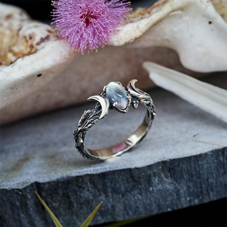 Moonstone Ring“Soma”-SS-Moonstone Jewelry-belovejewel.com