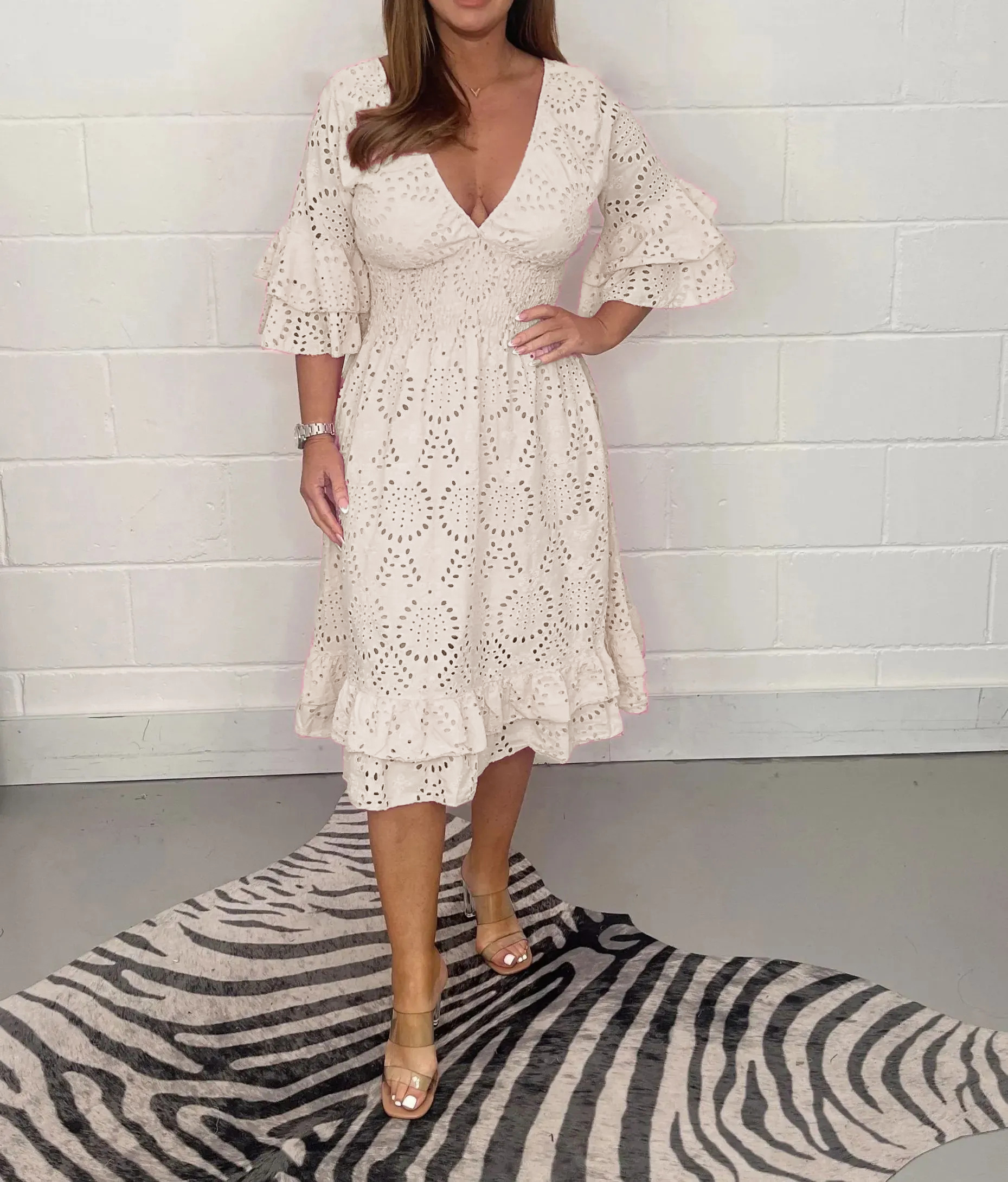 🔥🔥GORGEOUS EMBROIDERY ANGLAISE MIDI DRESS