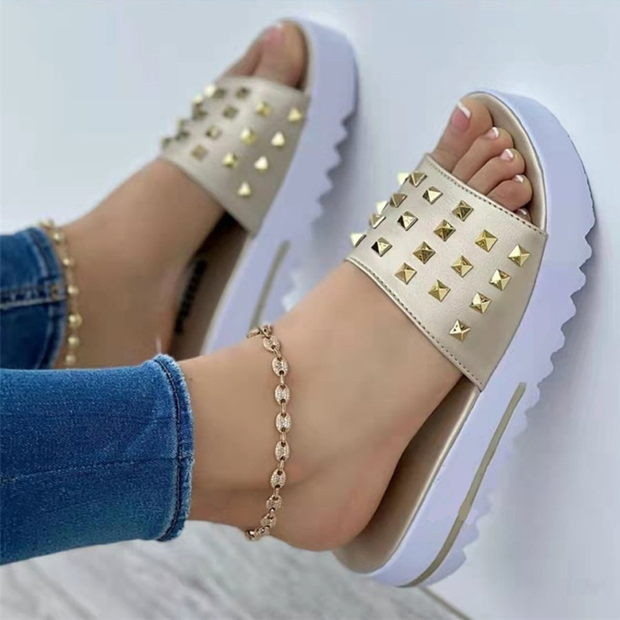 Studded Casual Resort Slippers