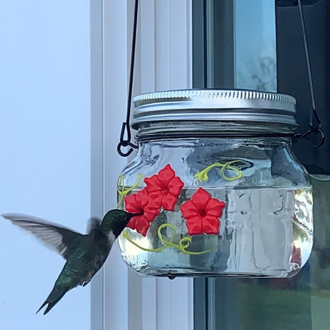 Inneal-biadhaidh àlainn Mason Jar Hummingbird W / Trì puirt