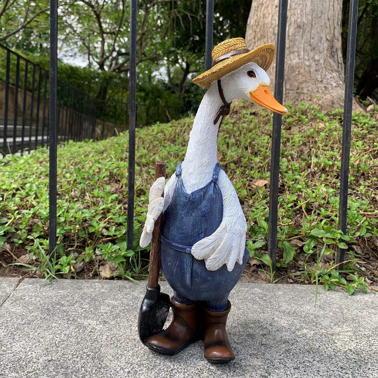 Garden Statues Gardener Couple Duck-EchoDecor