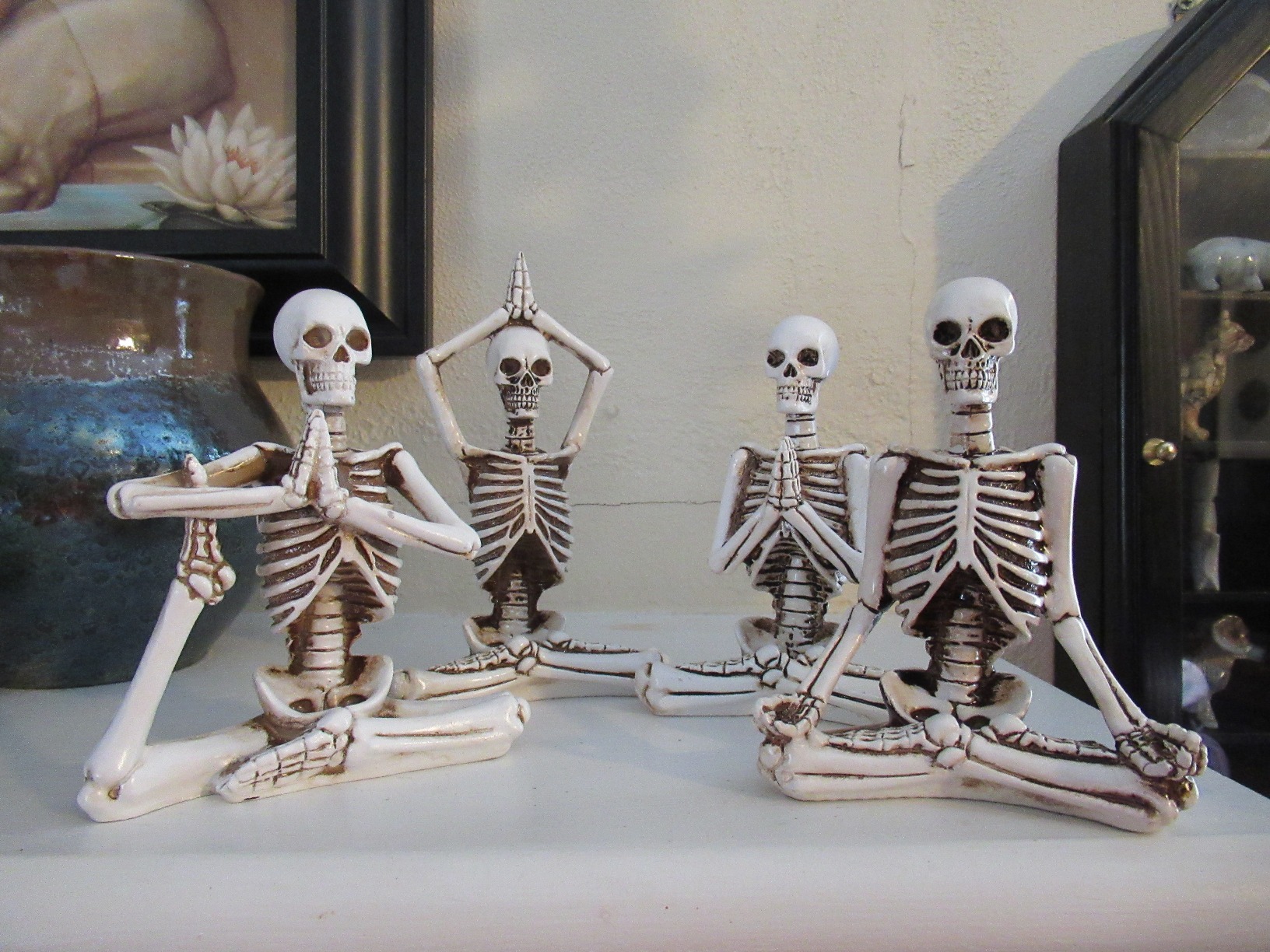 Unique Yoga Skull Statue-EchoDecor