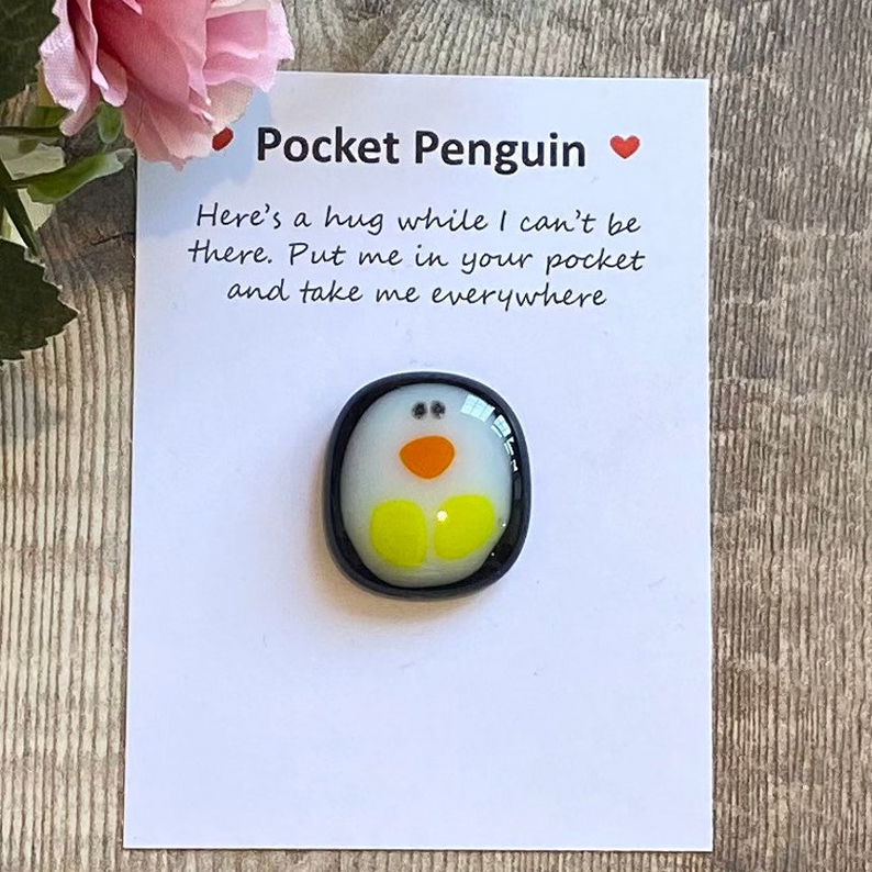 🐧A Little Pocket Penguin Hug-EchoDecor