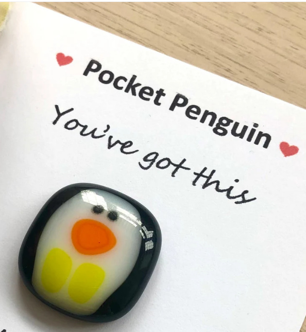 🐧A Little Pocket Penguin Hug-EchoDecor