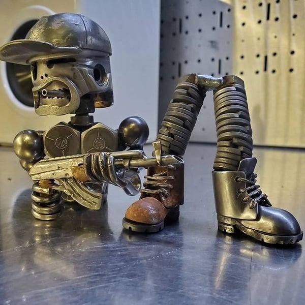 🔥🤖Recycling/Scrap Metal Standing Warrior Sculpture 🤖 🔥Handmade-Piston Man-EchoDecor
