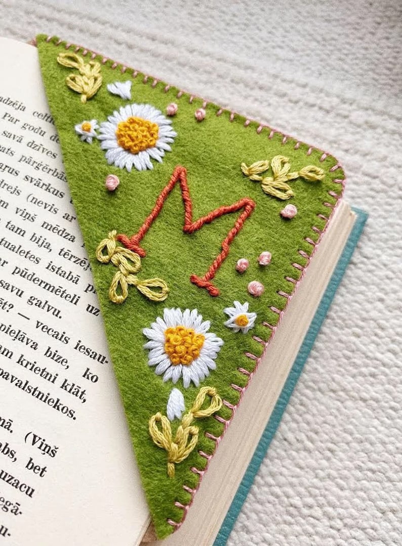 Personalized hand embroidered corner bookmark-EchoDecor