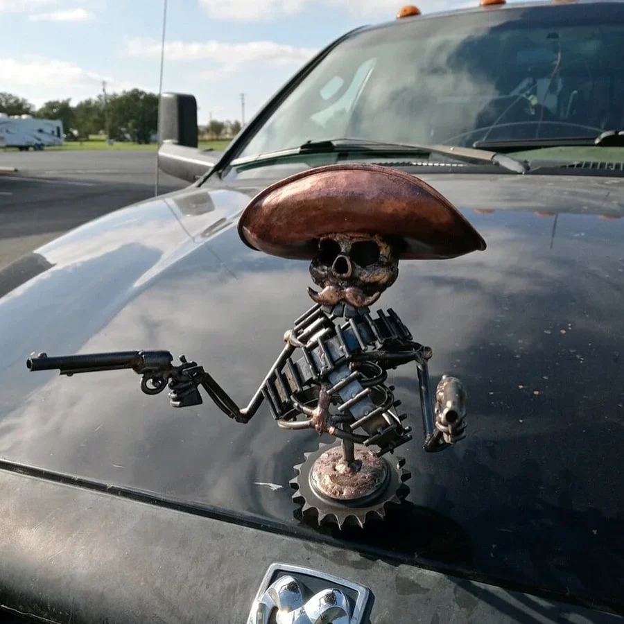 🤠Cowboy Skull Gunslinger Hood Ornament Sculpture