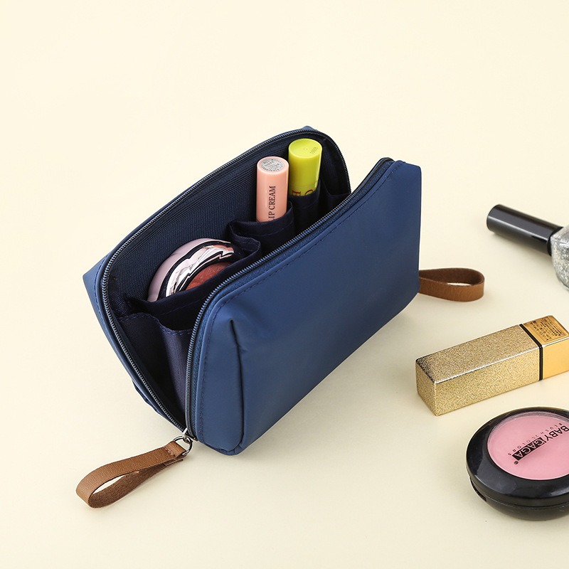 TRAVEL MAKEUP POUCH FOR WOMEN