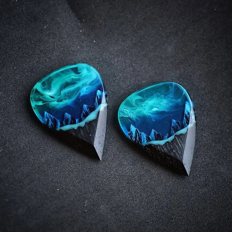 🎸Northern Lights Guitar Pick Necklace