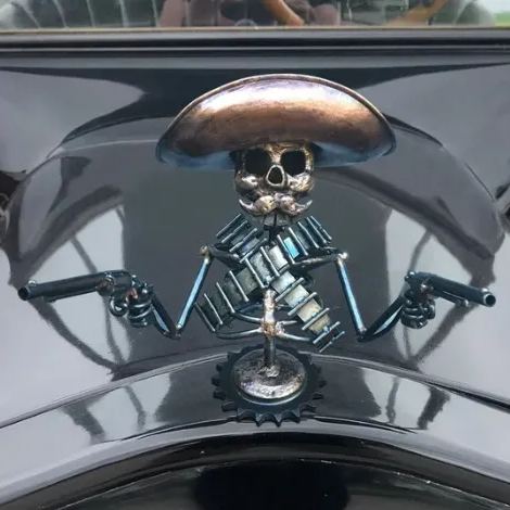 🤠Cowboy Skull Gunslinger Hood Ornament Sculpture