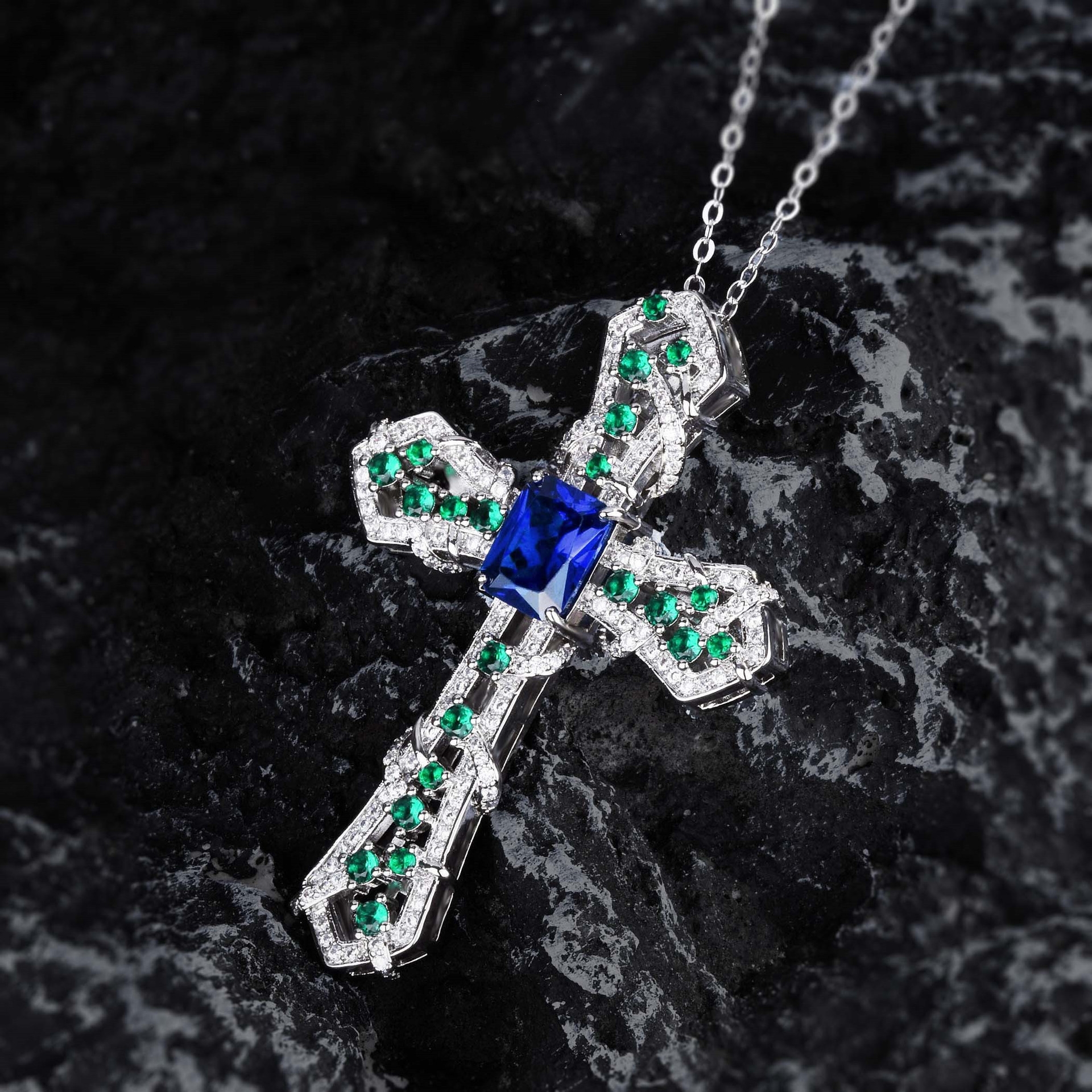 💖Light Luxury Cross Necklace