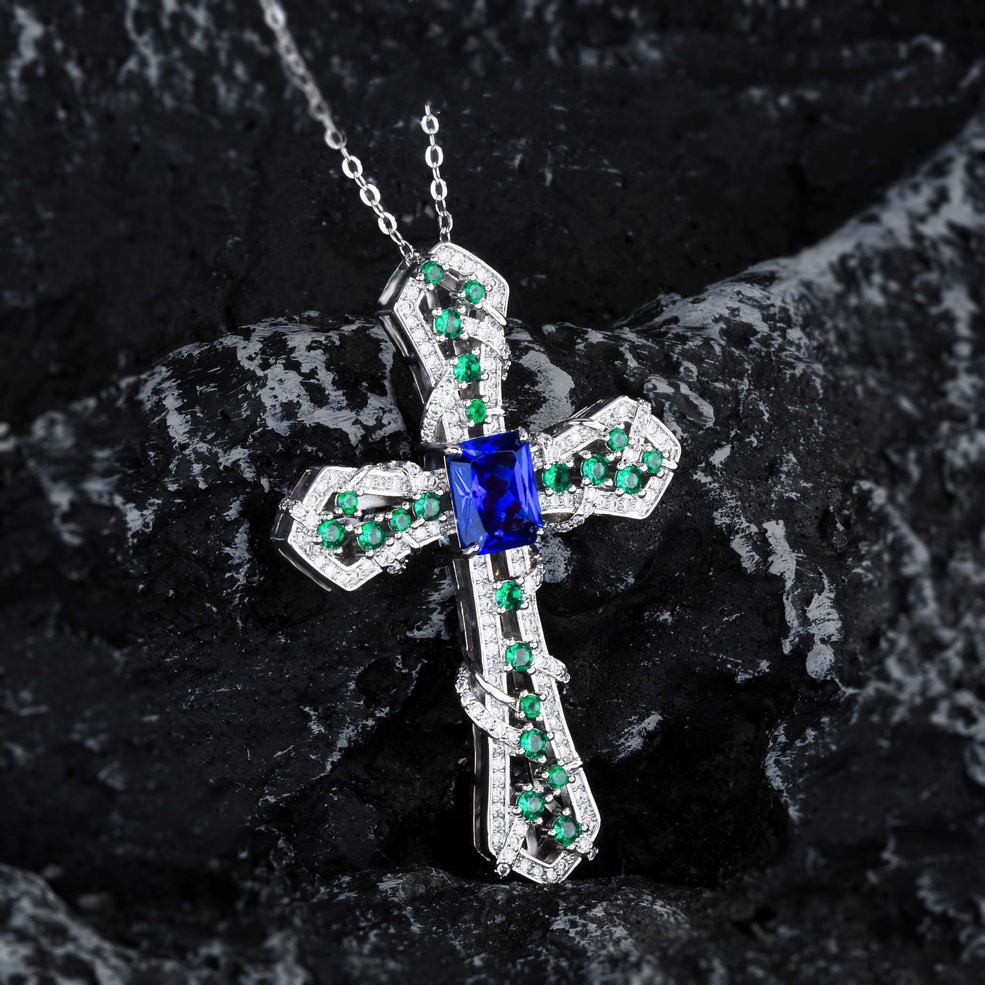 💖Light Luxury Cross Necklace