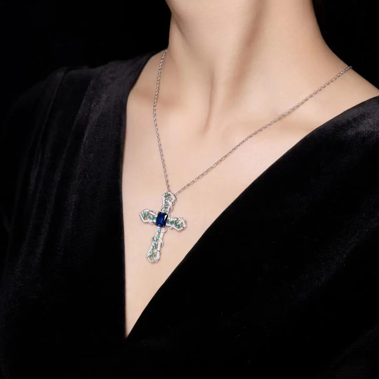 💖Light Luxury Cross Necklace
