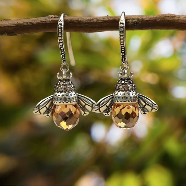 "Dancing Bee" Earrings🐝