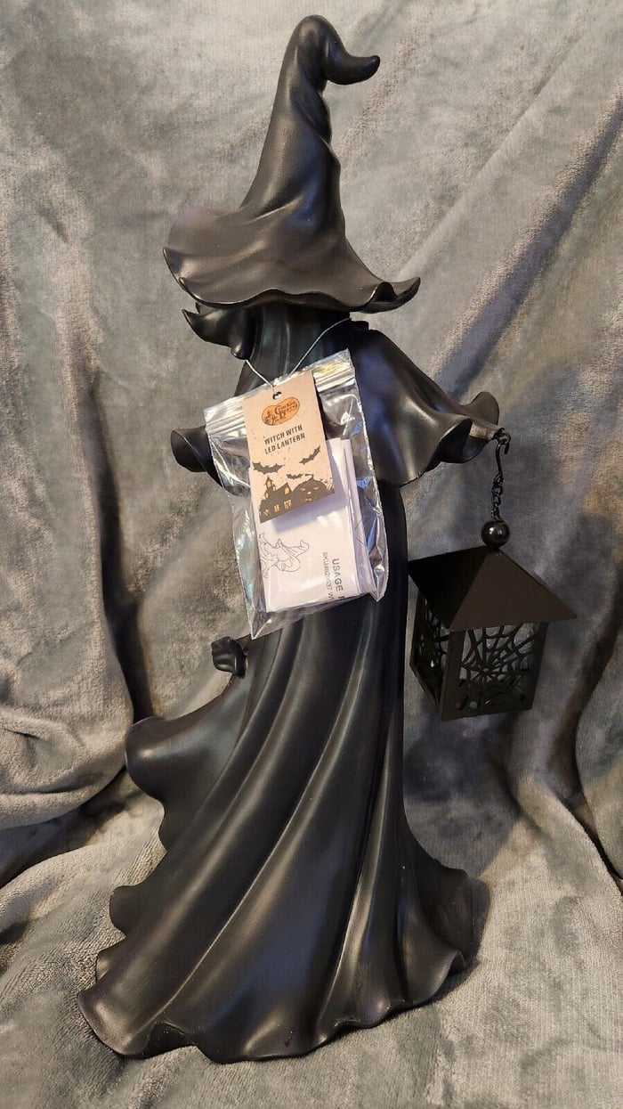 Cracker Barrel Halloween 2023 Witch With LED Lantern Decoration