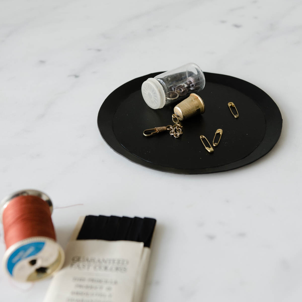 metal dishes – 2 sizes