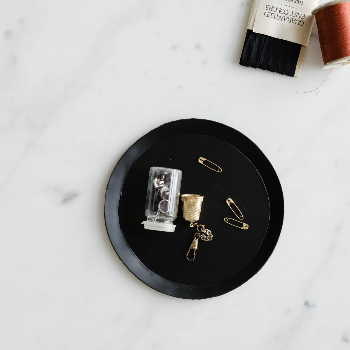 metal dishes – 2 sizes