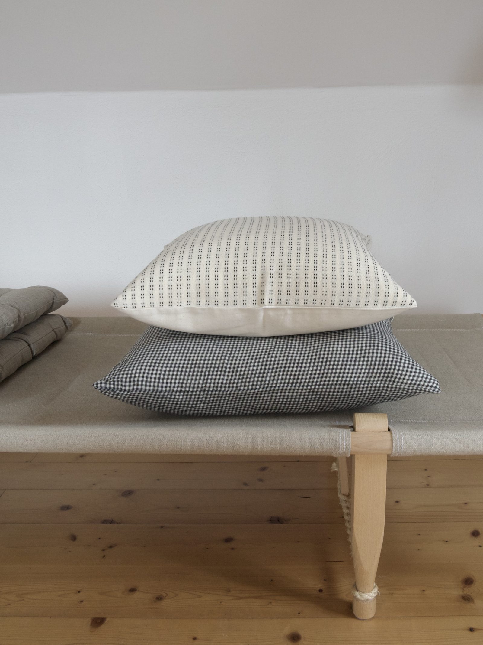 bonnie plaid woven cushion with insert – 20′′ x 20′′