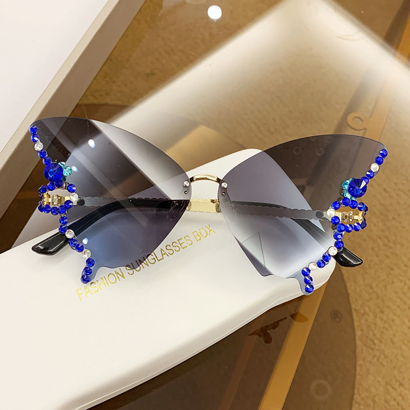 ✨SHINY BUTTERFLY SUNGLASSES🦋