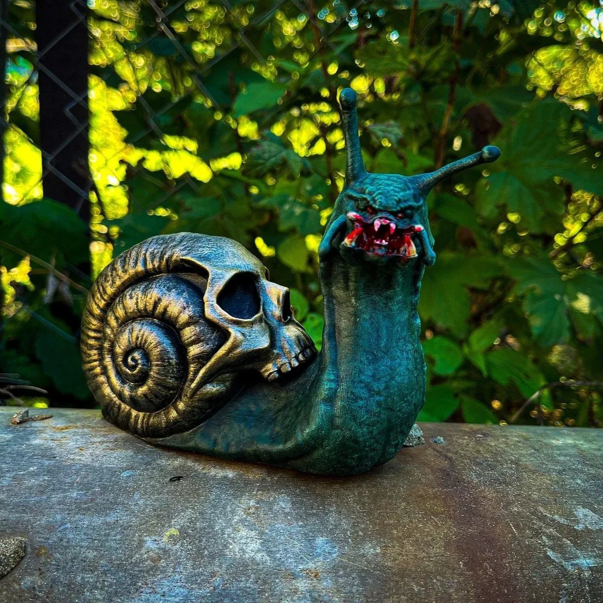 🔥HALLOWEEN PRE SALE💀🐌 BLOODY SNAIL SKULL SCULPTURE