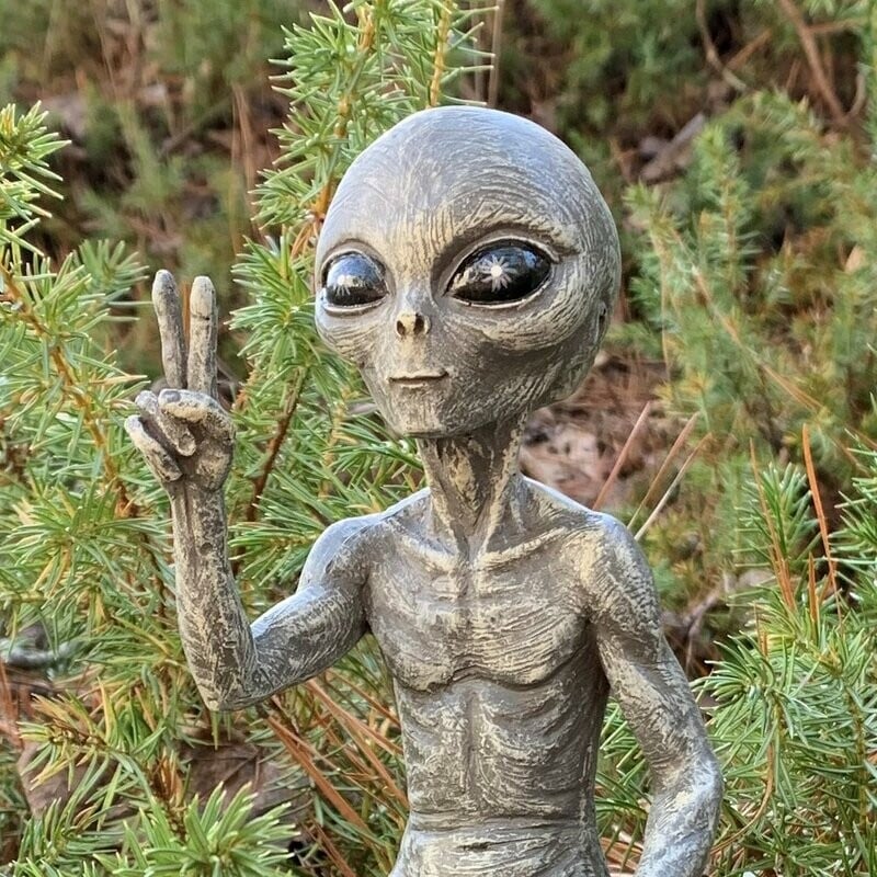 👽Outer space alien garden statue👽