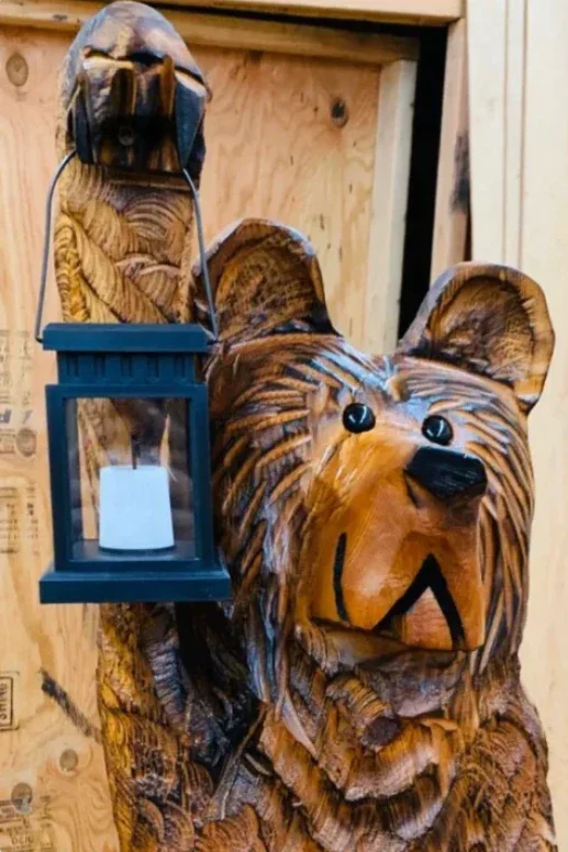 🎄Cedar carved Bear with solar lantern🌲